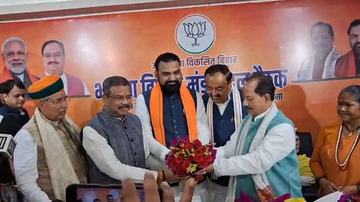 The names of the MLAs who took oath as ministers on behalf o