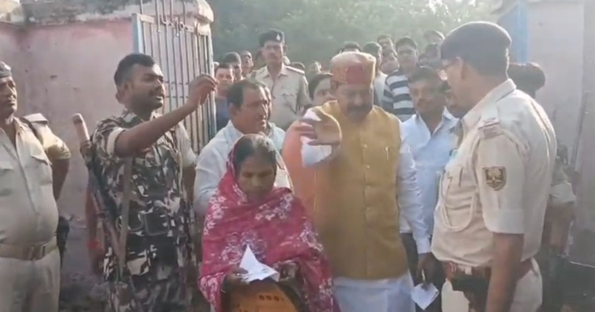 Bhai Virendra created ruckus at the booth in Maner.