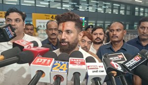 When Lalu came out in the road show, Chirag surrounded him with respect.