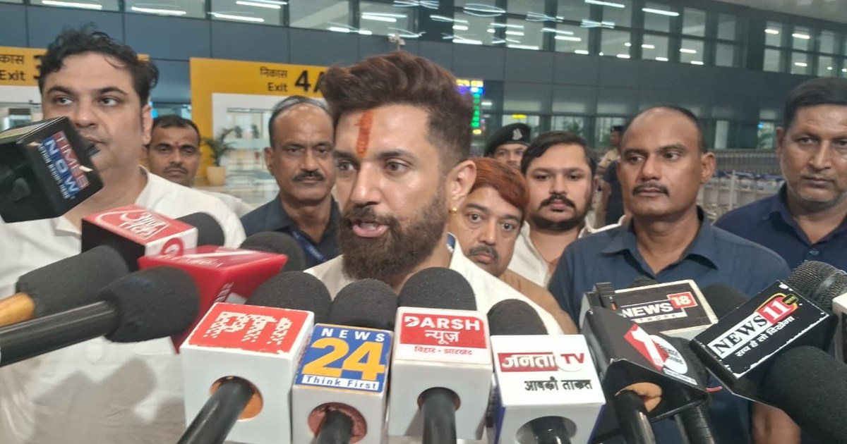 When Lalu came out in the road show, Chirag surrounded him w