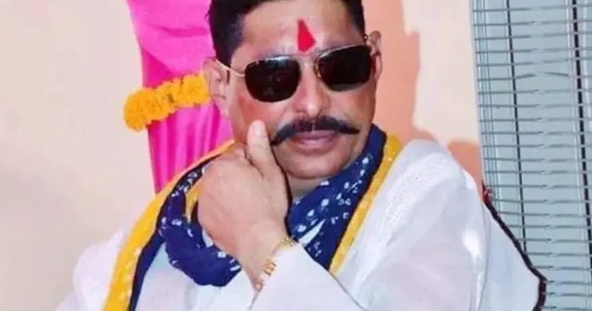 On the first day, he was given roti and vegetables to eat li