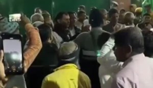 Lalu Yadav's supporters gathered in front of Rabri's residence and raised slogans.