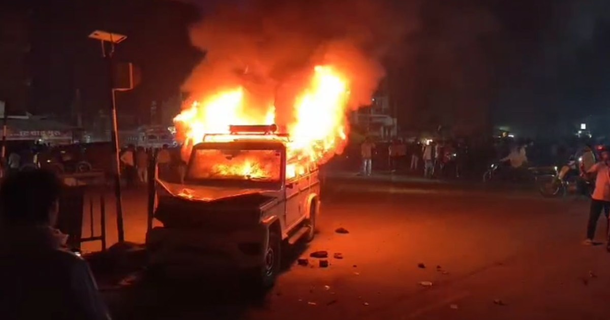 Angry people set a police vehicle on fire after a road accid
