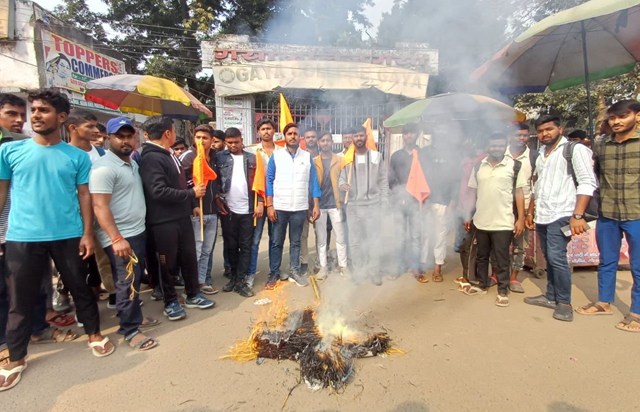 ABVP raised its voice against the college management.