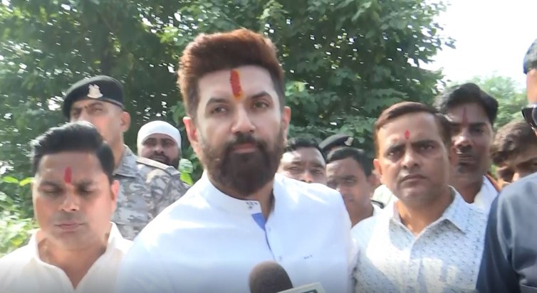 Chirag arrives in Shaharbanni to cast his vote, speaks volum