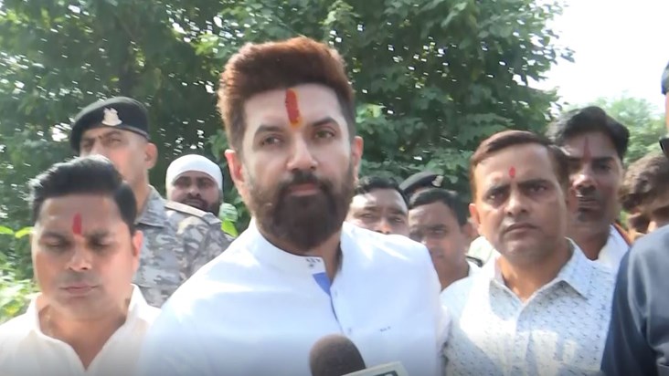 Chirag arrives in Shaharbanni to cast his vote, speaks volum