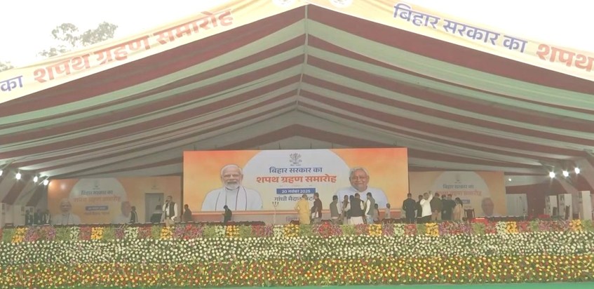 Nitish Kumar reached Gandhi Maidan for swearing-in ceremony.