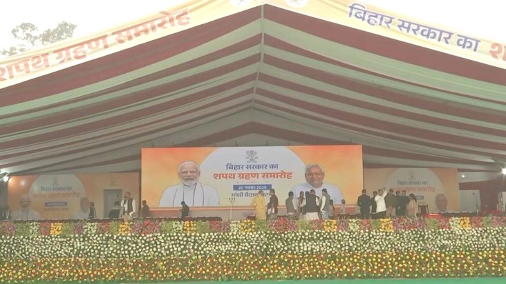 Nitish Kumar reached Gandhi Maidan for swearing-in ceremony.