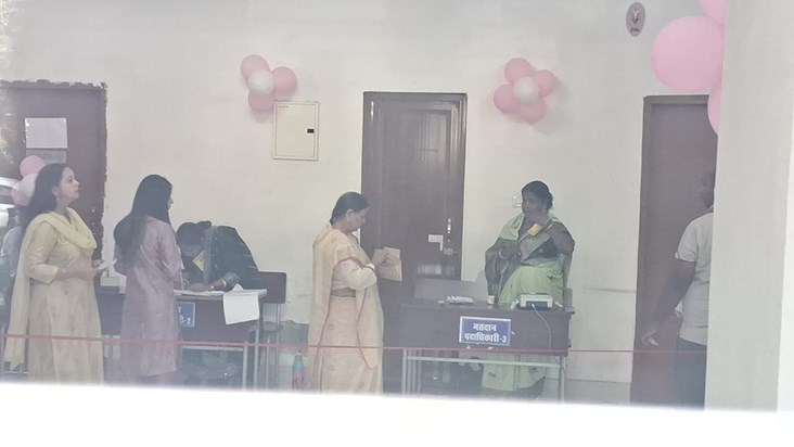 Voting for the first phase begins