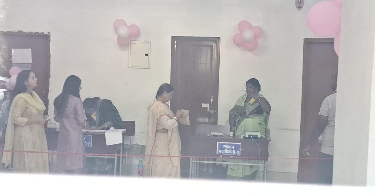 Voting for the first phase begins