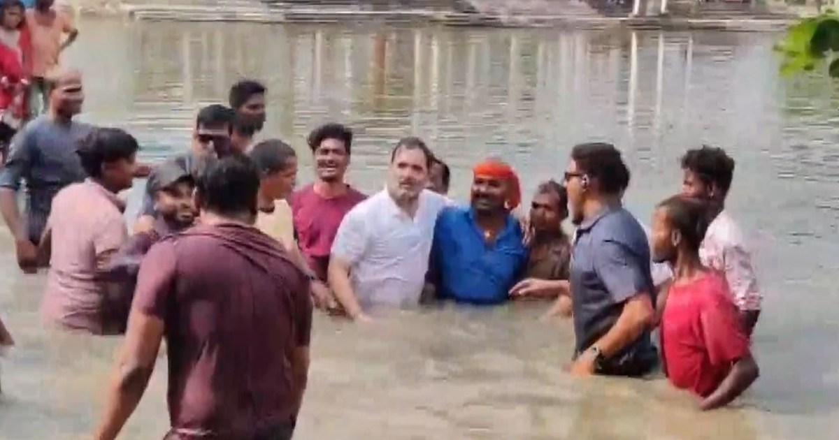 Rahul Gandhi entered the pond in Begusarai and caught a fish