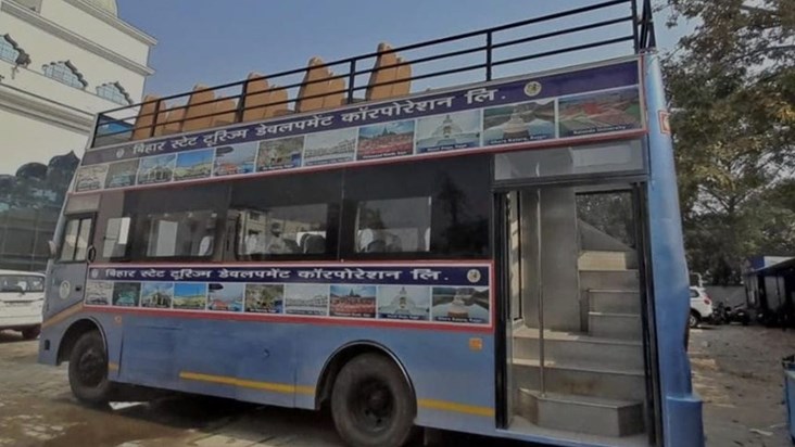 A double-decker bus ride on Marine Drive gives you the Mumba