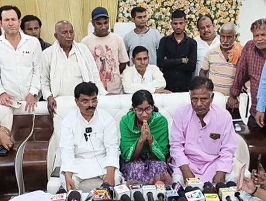 A day before the voting, Ritesh Yadav's daughter made an emo