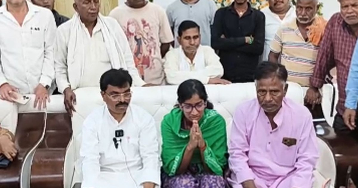 A day before the voting, Ritesh Yadav's daughter made an emo