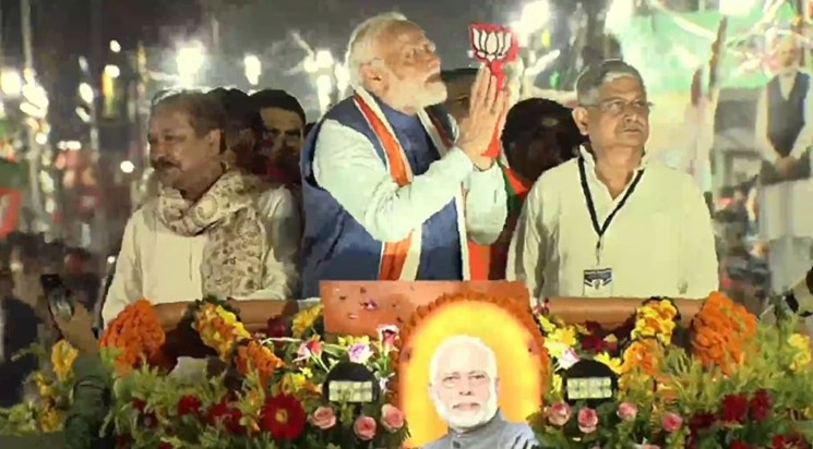 PM Modi did a road show in the capital Patna