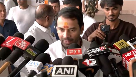 लालू परिवार में कलह पर तेज प्रताप ने केंद्र और राज्य सरकार से मांगी मदद, कहा 'संभव है मेरे माता पिता को...'