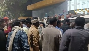 Criminals shot a teacher in Gopalganj