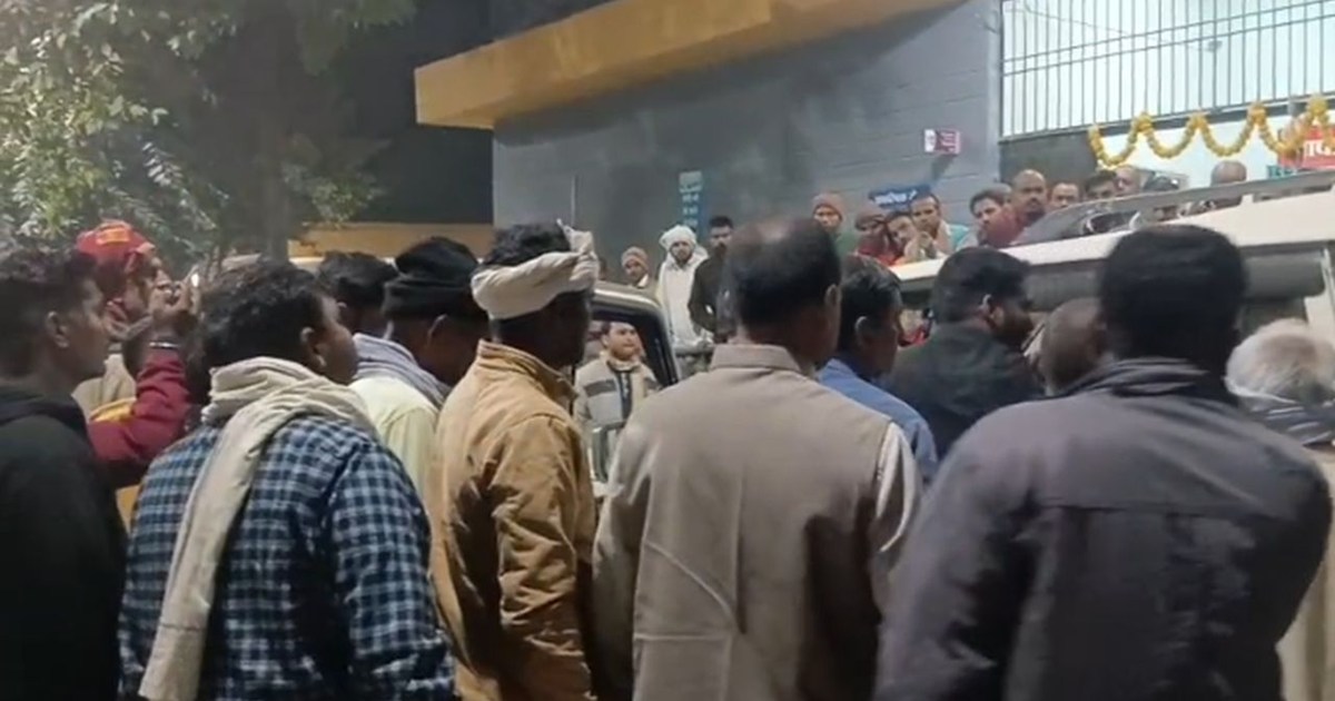 Criminals shot a teacher in Gopalganj