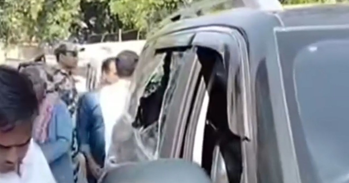 MLA's car pelted with stones in Saran, glass broken...