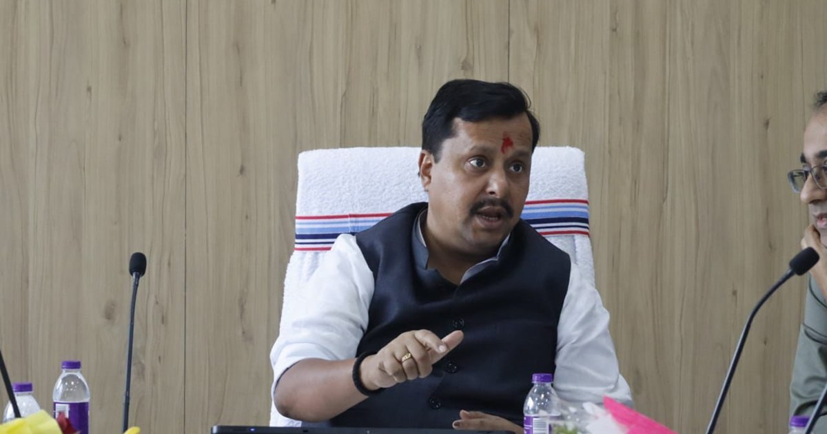 Nitin Navin once again took charge of the Road Construction 