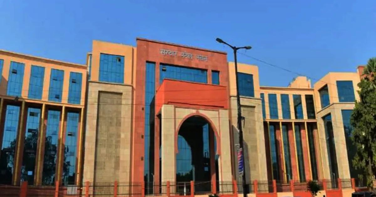 Amid fears of bulldozer action, the police headquarters issu