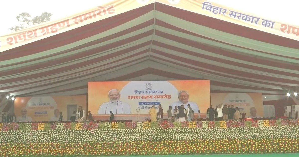 Nitish Kumar reached Gandhi Maidan for swearing-in ceremony.