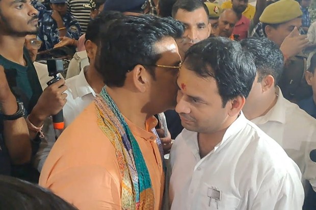 BJP MPs Ravi Kishan and Tej Pratap meet again