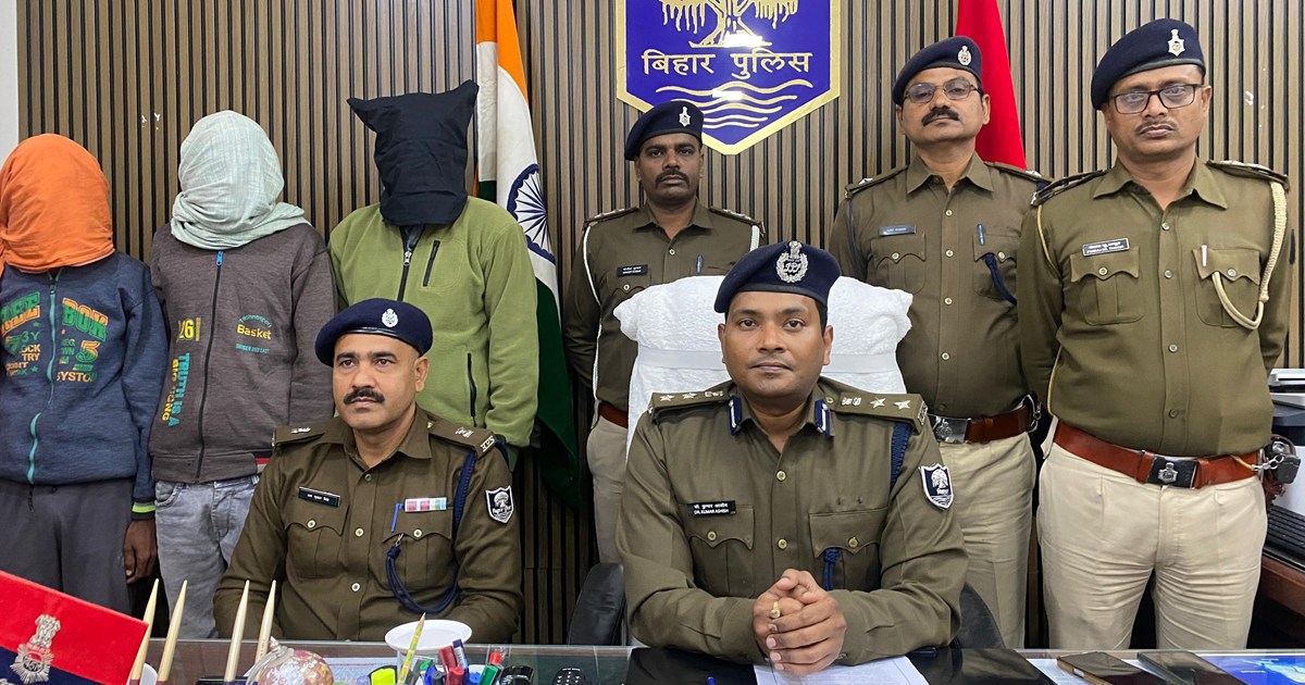 Two inspectors were arrested in the same police station wher