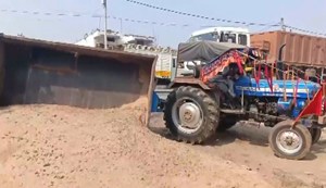 The mafia attacked the mining department team that went for a raid.