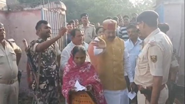 Lalu's close MLA brother Virendra is in trouble in Maner.