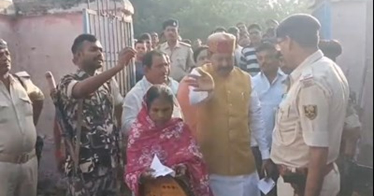 Lalu's close MLA brother Virendra is in trouble in Maner.