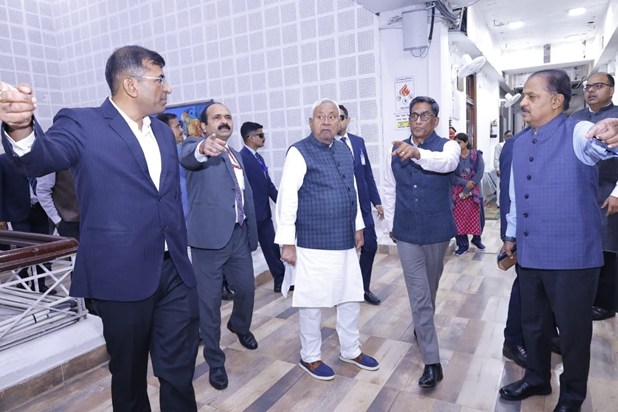 The Chief Minister inspected various departments of the Chie