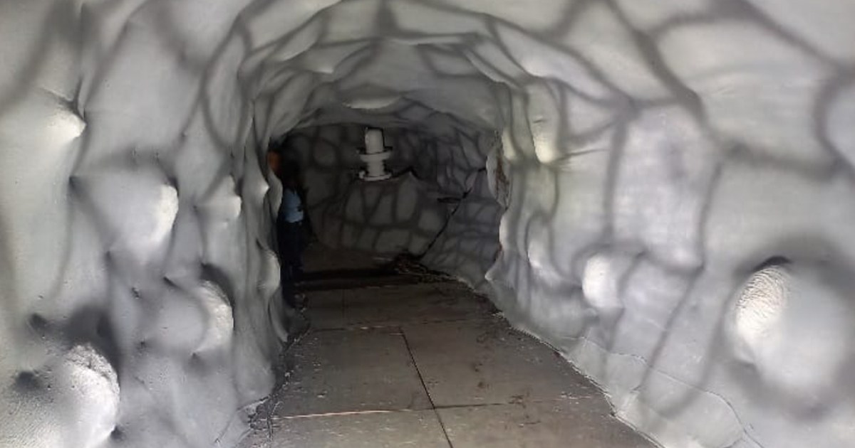 Police baton on Vaishno Devi cave pandal, said- 'Bring NOC b