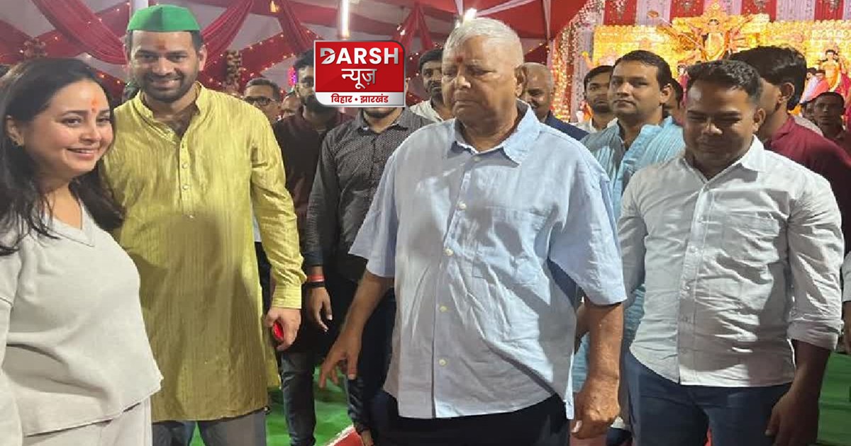 lalu-yadav-was-seen-visiting-durga-puja-pandal-with-daughter