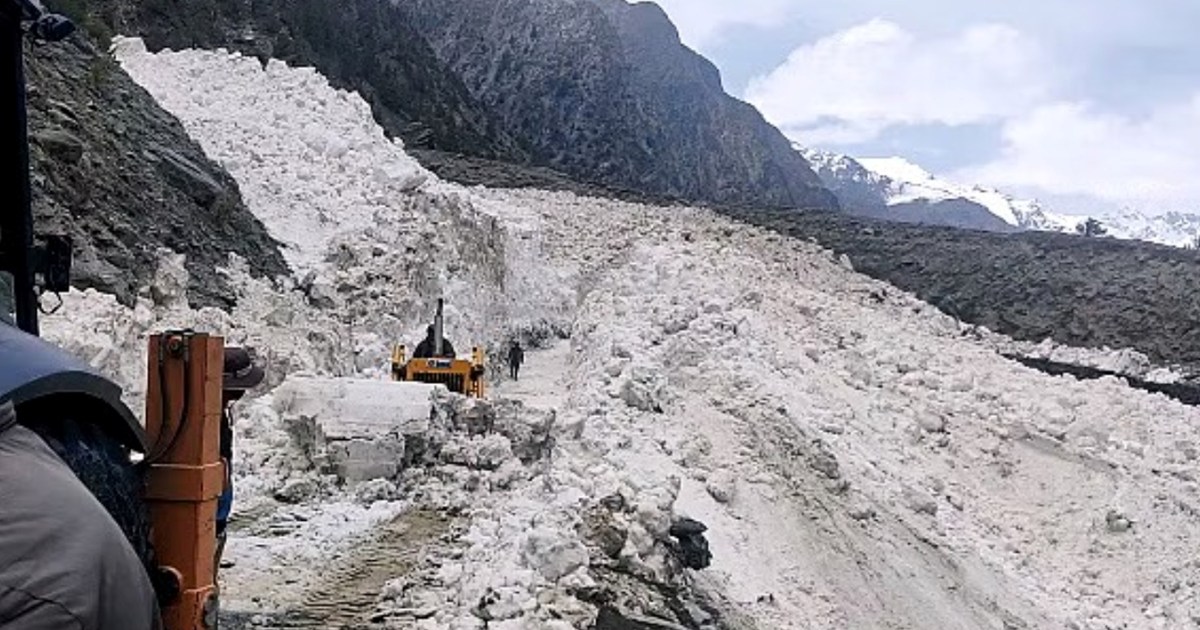 Avalanche on Mount Kun in Ladakh, one soldier killed, 3 miss