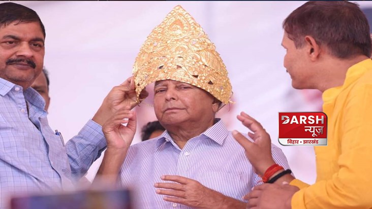 bjp-leader-father-in-law-ratan-singh-girfted-gold-crown-to-r