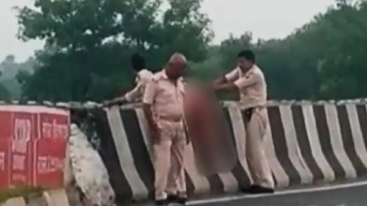 Shameful action of Bihar Police! No panchnama, no post morte Shameful action of Bihar Police! No panchnama, no post morte