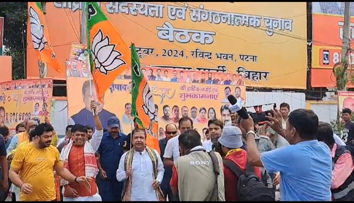 Dilip jaswal ne ran four yuniti me dair lgaye Dilip jaswal ne ran four yuniti me dair lgaye