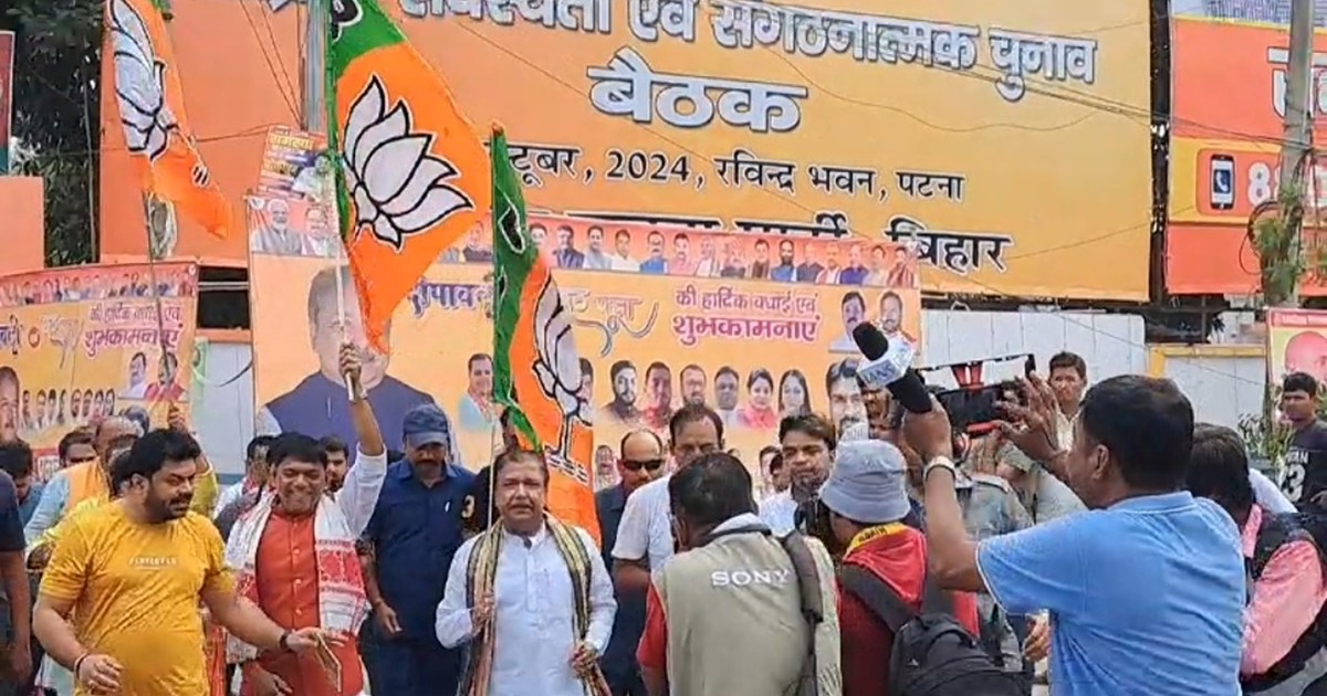 Dilip jaswal ne ran four yuniti me dair lgaye