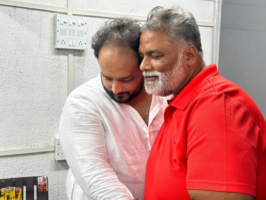 MP Pappu Yadav reached Mumbai and met the son of late Baba S MP Pappu Yadav reached Mumbai and met the son of late Baba S