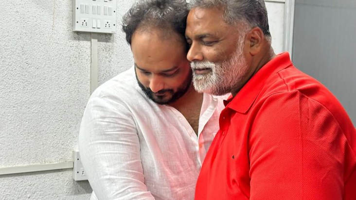 MP Pappu Yadav reached Mumbai and met the son of late Baba S