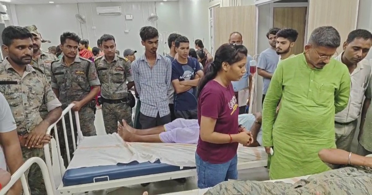 Police team which went to clear road blockage in Jehanabad a