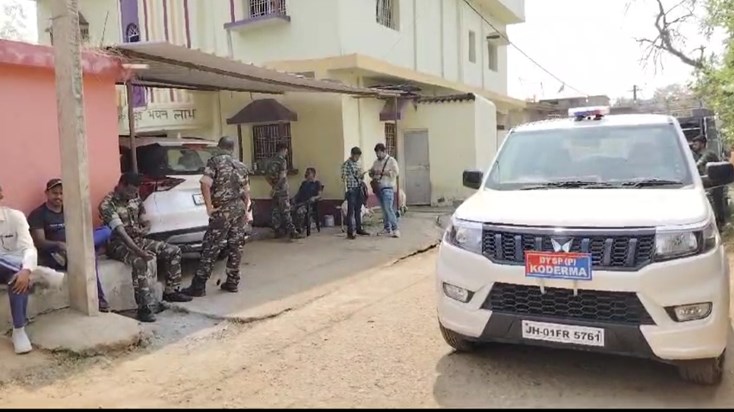 Income tax raids on hotel businessman's premises in Koderma 