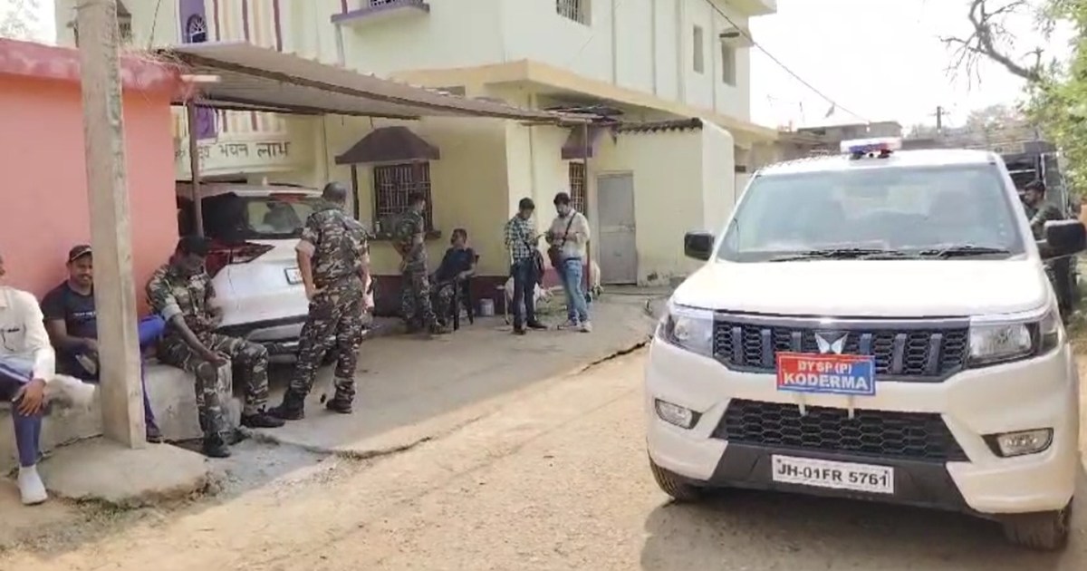 Income tax raids on hotel businessman's premises in Koderma 