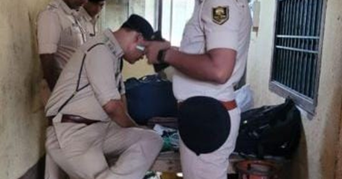 The body of a soldier's wife was found at home, innocent son