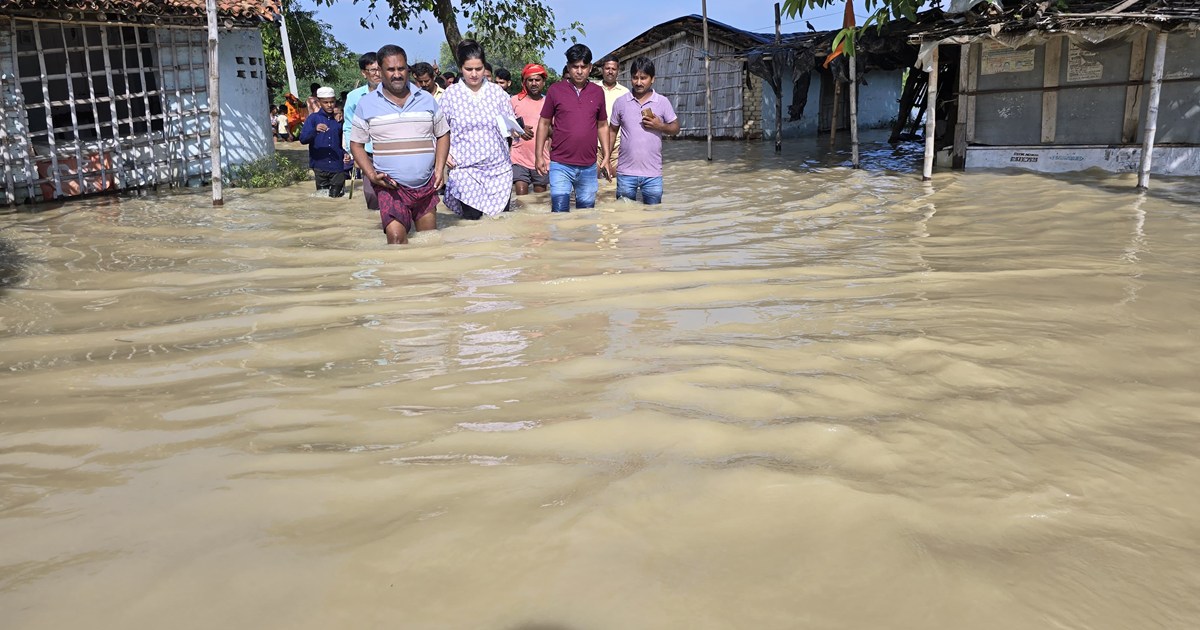 Two ring dams broke in 12 hours in East Champaran, many vill