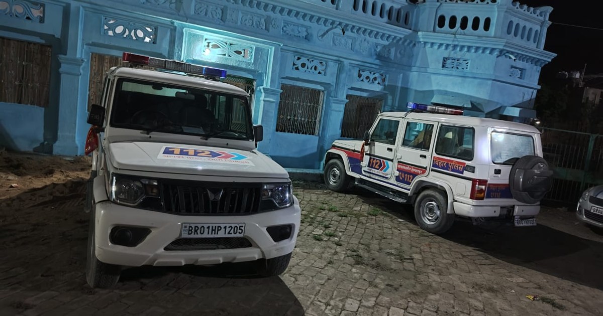 During night patrol, the inspector parked his car on the Muk