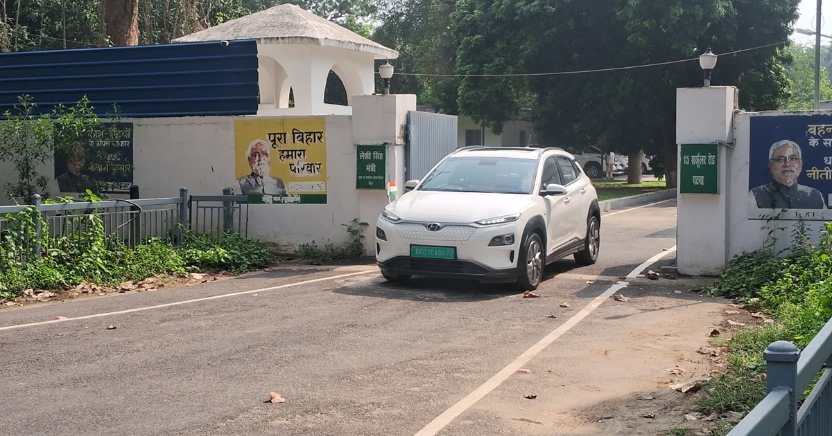 Cm nitish kumar mntri lesi singh ki svasthy ki jankari lene 