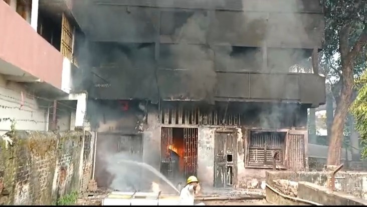 Massive fire in a three-storey house in Jamui, JDU office al
