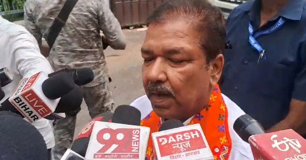 Nda ne upchunav ko lekr ki bdi baithk